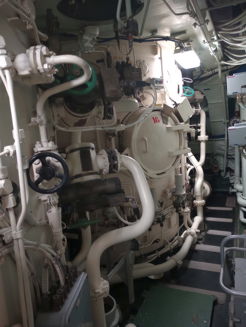 Az egyik rakétaindító cső.