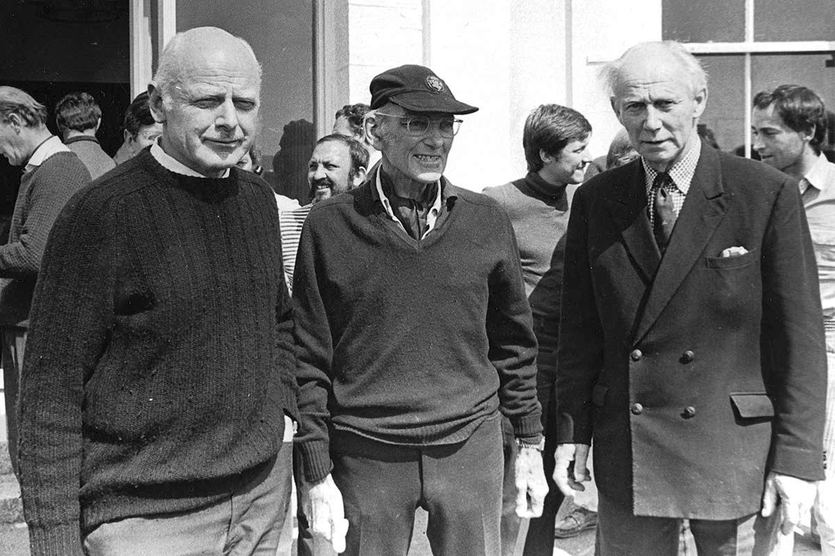 Herbert Hasler, Francis Chichester, és Jack Odling-Smee, a Royal Western Jacht Club elnöke.