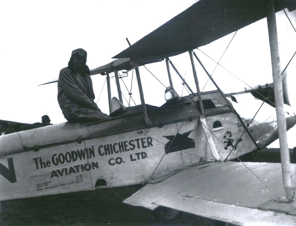 A pénzforrás. A Goodwin-Chichester Társaság légiforgalmi leányvállalatának egyik gépe.