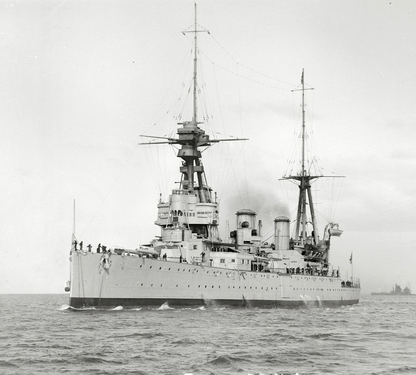 Az Australia csatacirkáló.