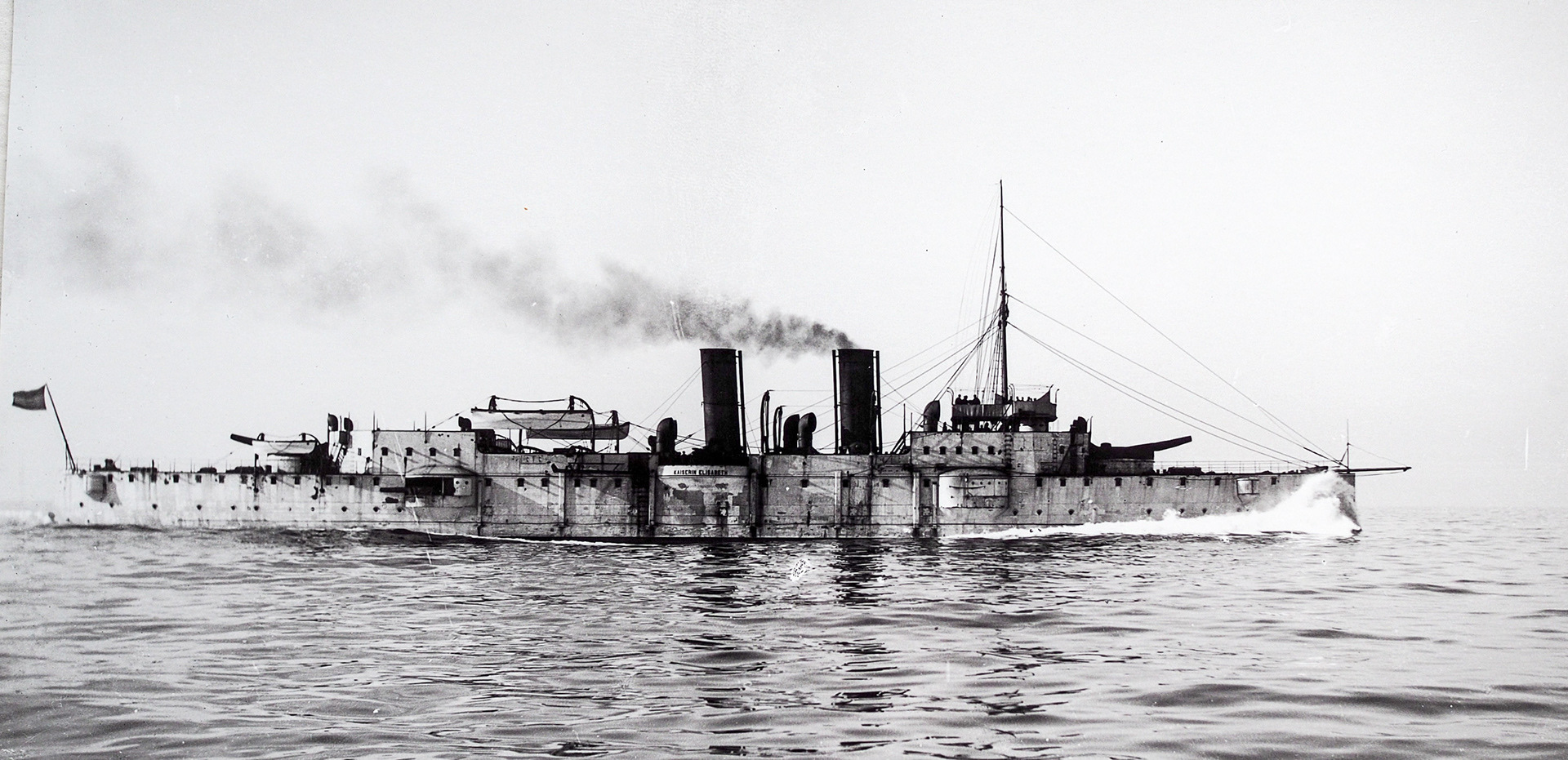 Az 1914-re már minden szempontból ütött-kopottnak számító osztrák–magyar Kaiserin Elisabeth cirkáló.