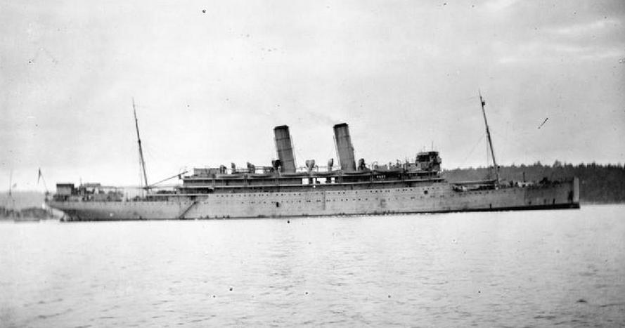 Az Otranto segédcirkáló.