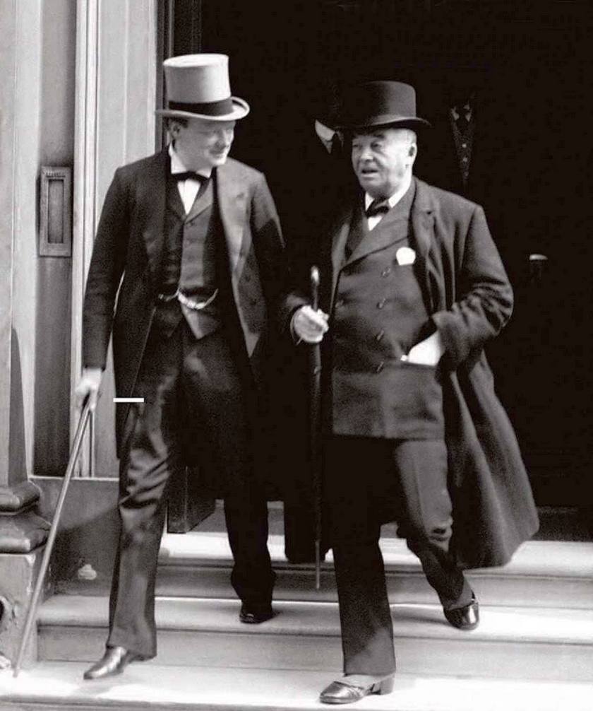 Churchill és Fisher 1913-ban együtt távoznak a Védelmi Bizottság egyik üléséről.