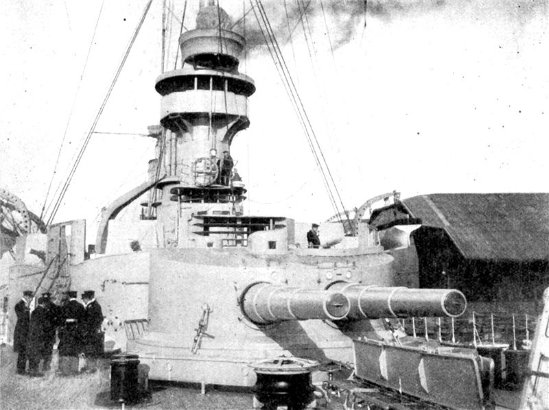 A Scharnhorst hátsó lövegtornya.