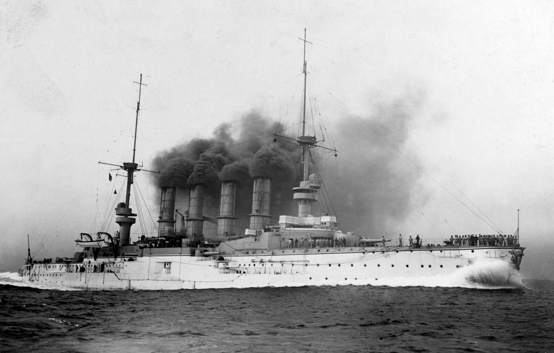 A német zászlóshajó, a Scharnhorst.