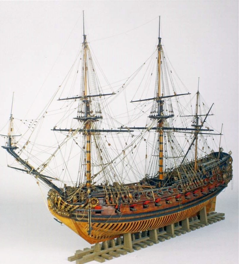 Harmadosztályú angol sorhajó modellje.