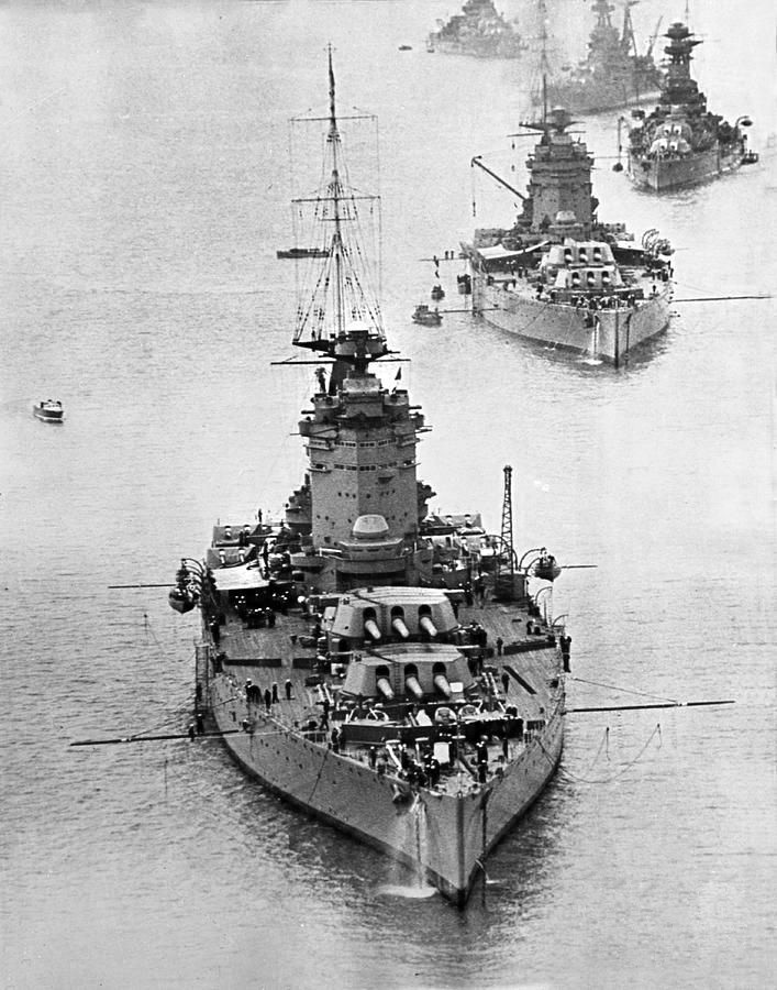 A Home Fleet főerői, a Nelson és Revenge osztályú csatahajók.
