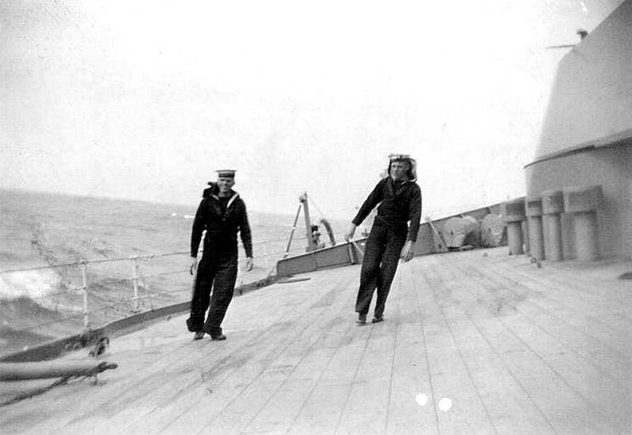 Viharban nemcsak a német hajók dülöngéltek. Séta a Renown fedélzetén.