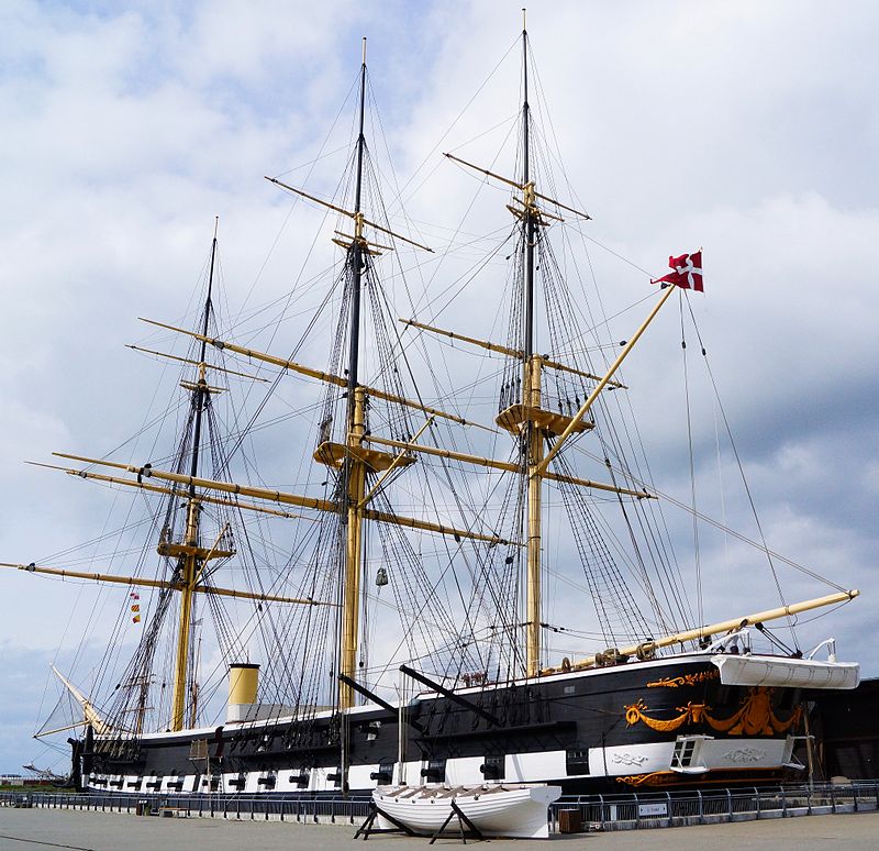 A Jylland ma múzeumhajó Koppenhága kikötőjében.