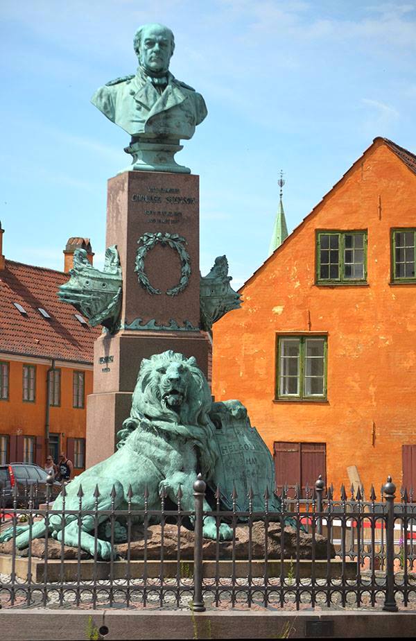 Suenson emlékműve Koppenhágában.