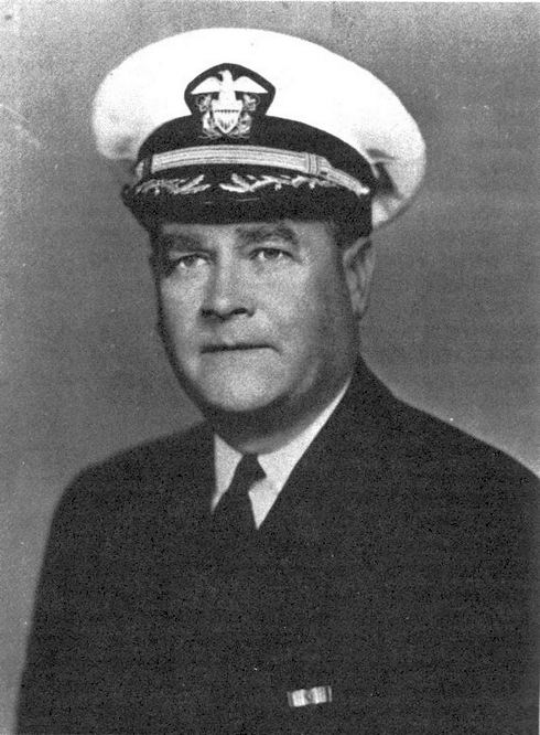 Gilbert Corwin Hoover, a Helena kapitánya.