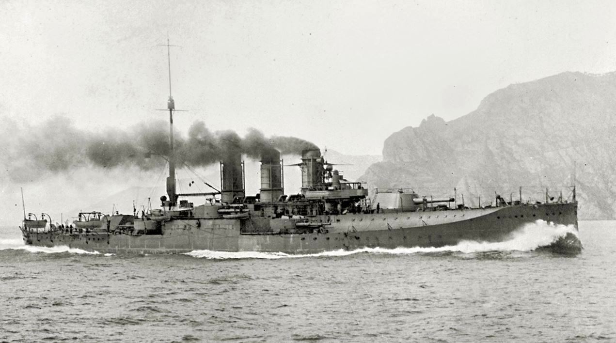 A Regina Elena osztályba tartozó Napoli csatahajó.