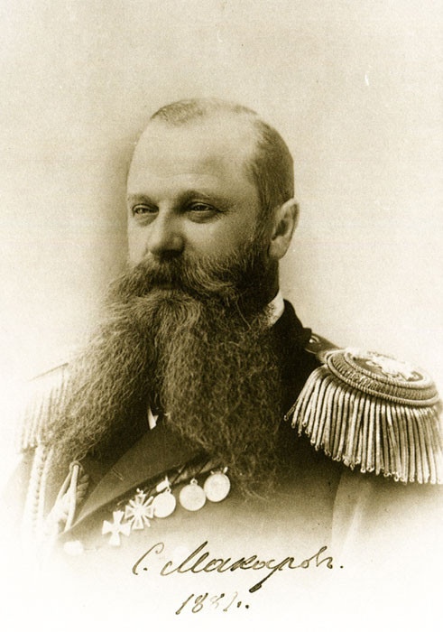 Sorhajókapitányként, 1881-ben.