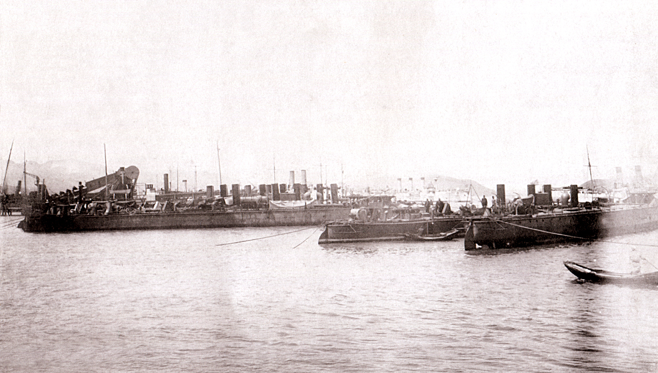 Orosz rombolók Port Arthurban.