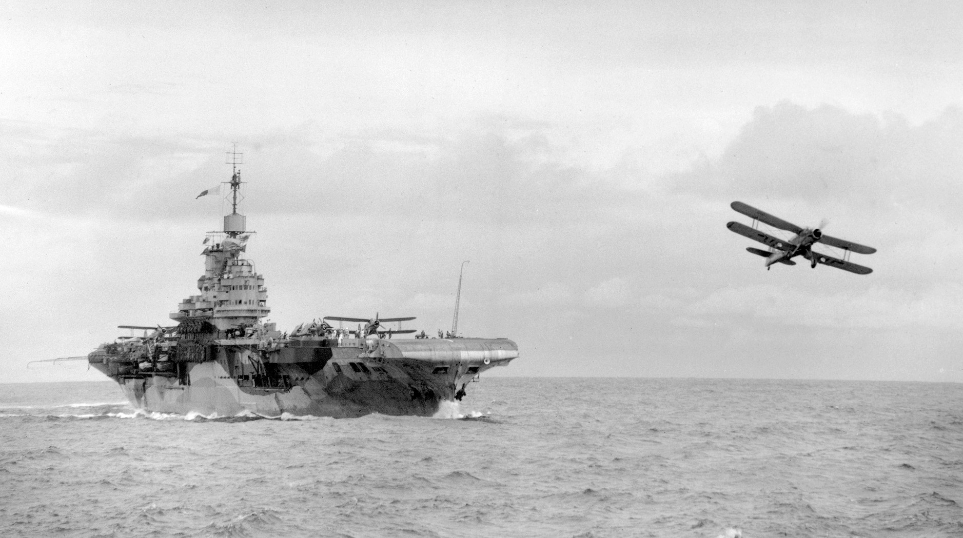 Albacore torpedóvetők szállnak fel a Formidable anyahajóról.