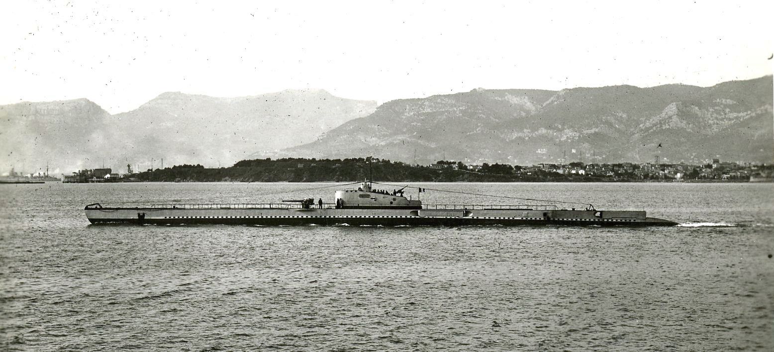 A Redoutable osztály névadó hajója Toulonban, a háború előtt.