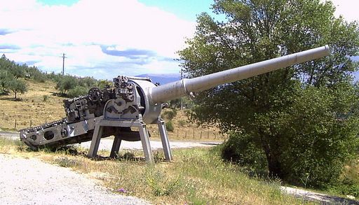 A Montecuccoli cirkáló egyik 152 mm-es lövege. Hasonló ágyúk alkották volna a zsebcsatahajók másodlagos tüzérségét is.