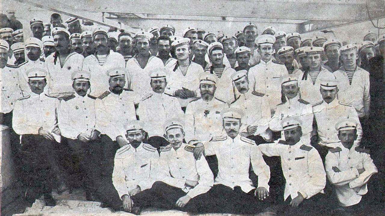 Az Ocsakov tisztikara és tengerészei, két héttel a felkelés előtt.