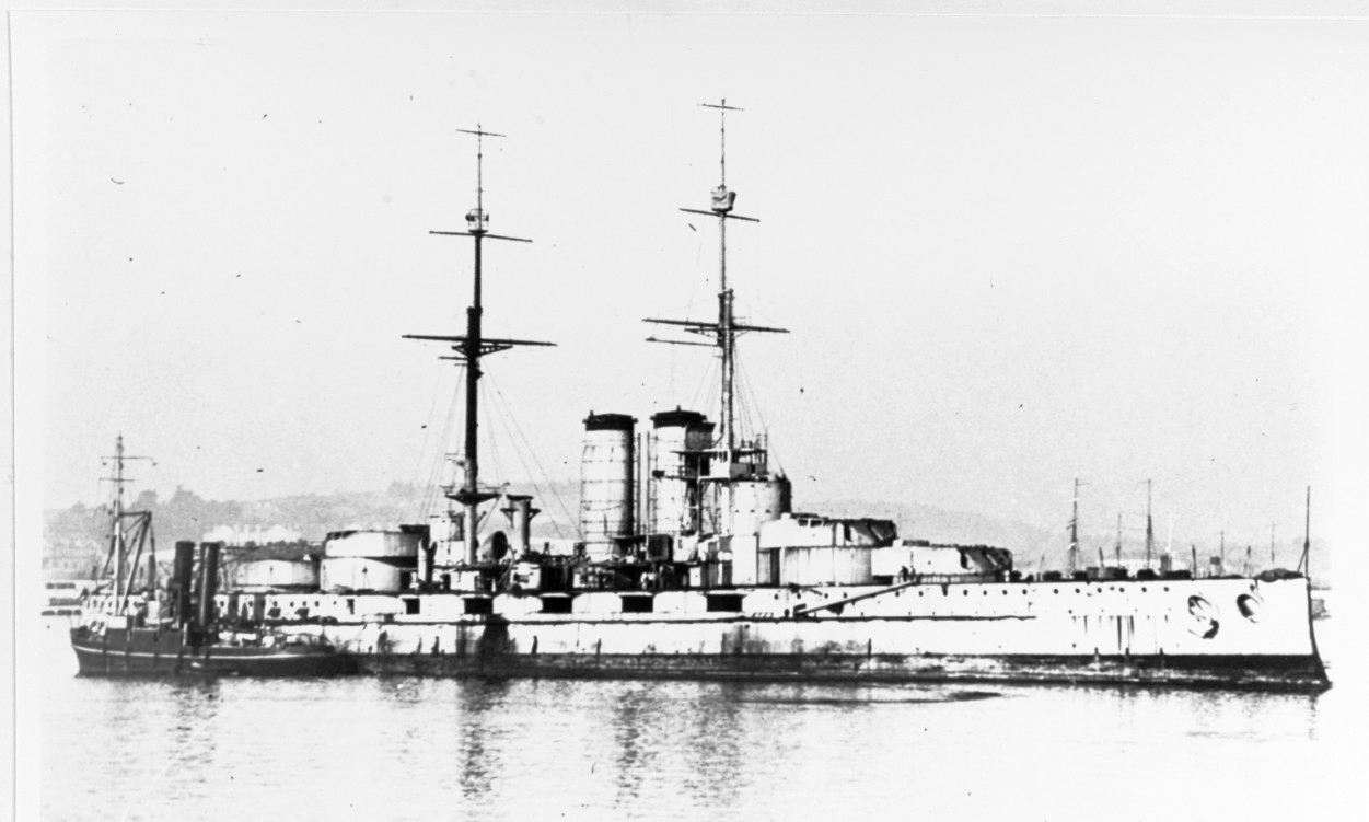 A leszerelt Prinz Eugen Toulon kikötőjében.