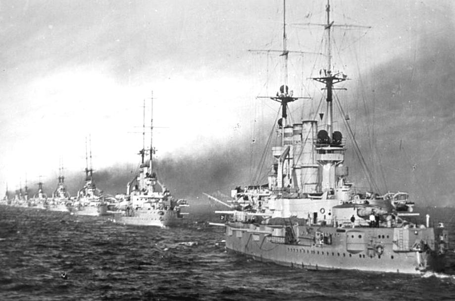A csatasor. Német csatahajók egy gyakorlaton.