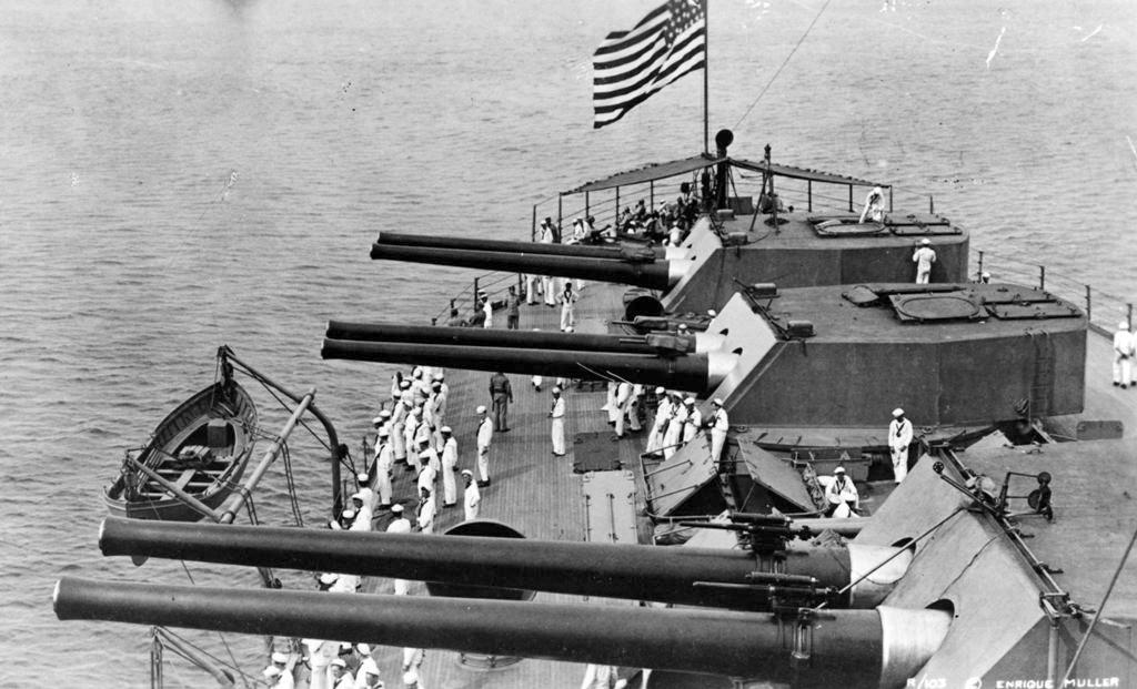 A koncentrált tűzerő. Az amerikai Delaware csatahajó hátsó lövegtornyai.