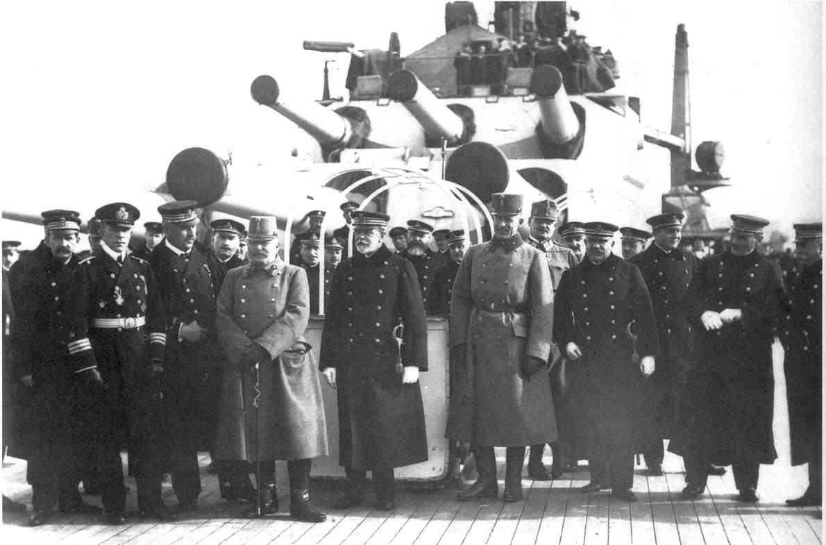 Frigyes főherceg és Haus tengernagy a Viribus Unitis fedélzetén, 1916-ban.