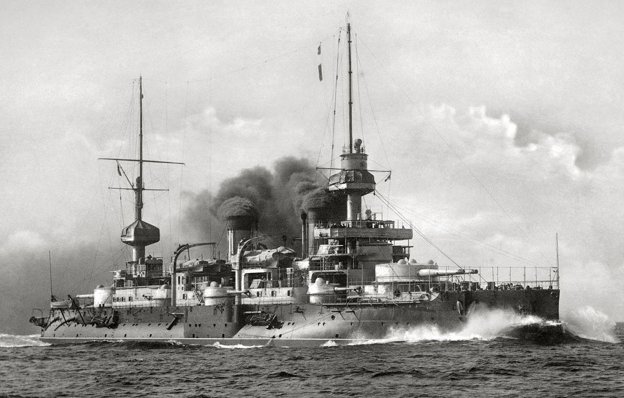 A francia Suffren csatahajó.