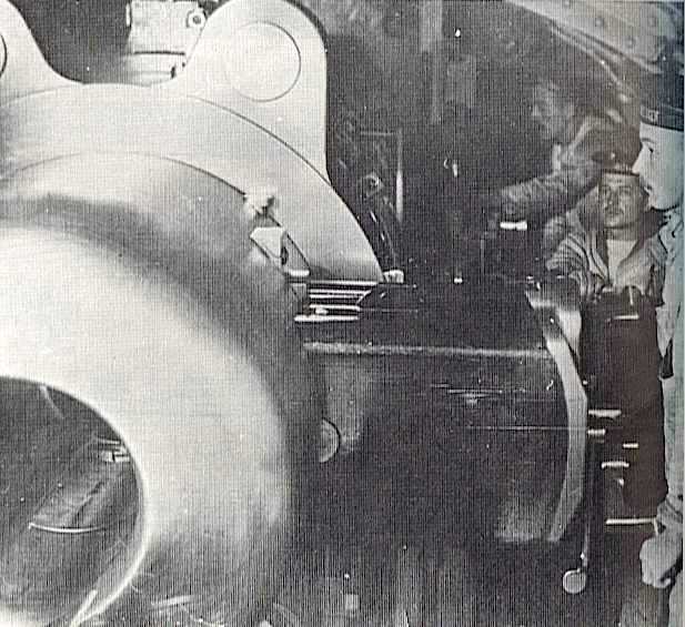 A Prinz Eugen egyik 305 mm-es ágyújának ékzáras lövegzárja.