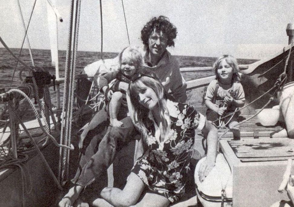 A család az Anneliese cockpitjában.