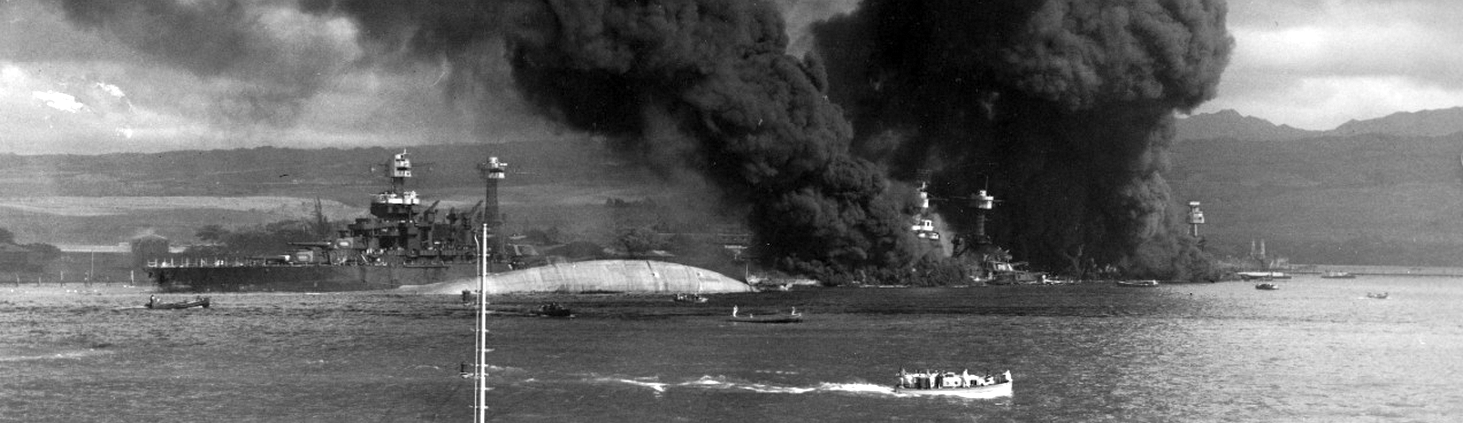A Battleship Row a japán támadás után.