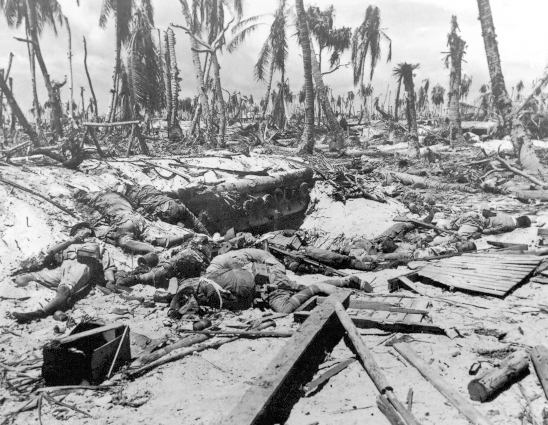 Tájkép csata után. Betio a harcok végén.