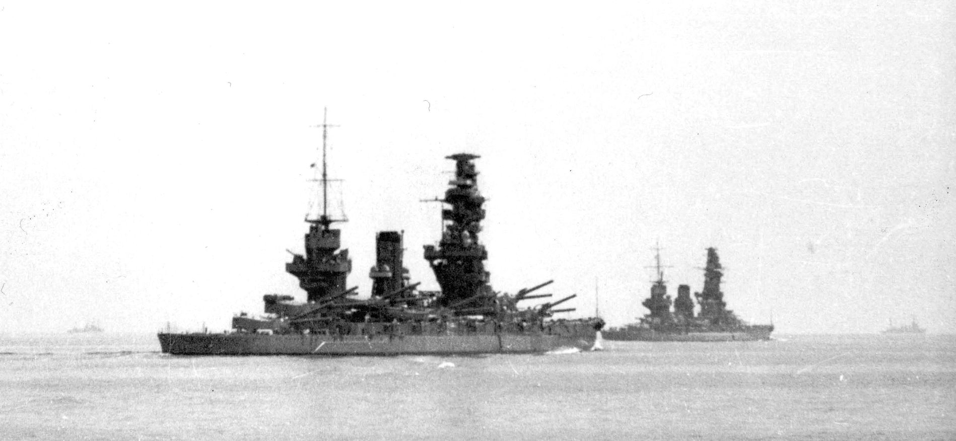 A Fuso és a Yamashiro az átépítésük utáni próbajáratokon 1935-ben.