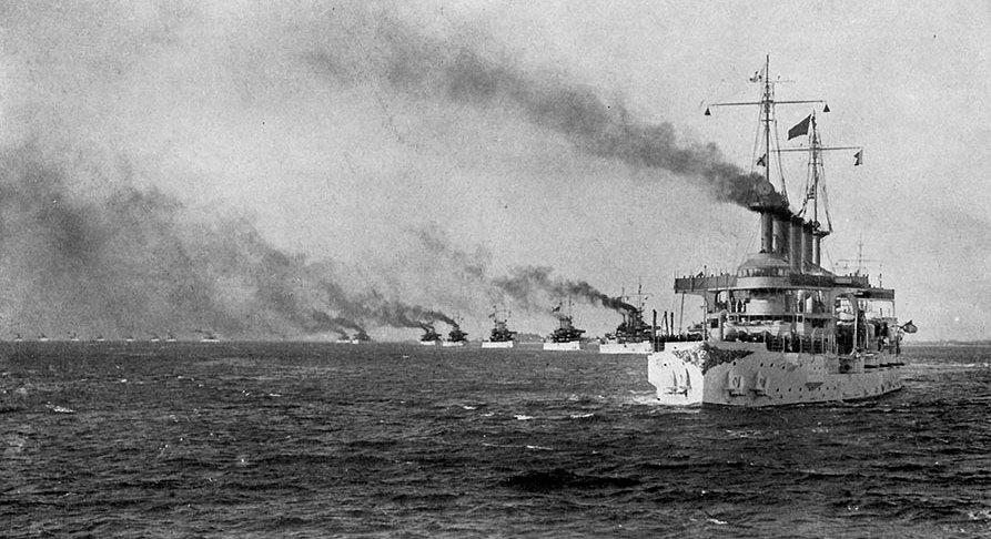 A Nagy Fehér Flotta kifut a Hampton Roads-ról.