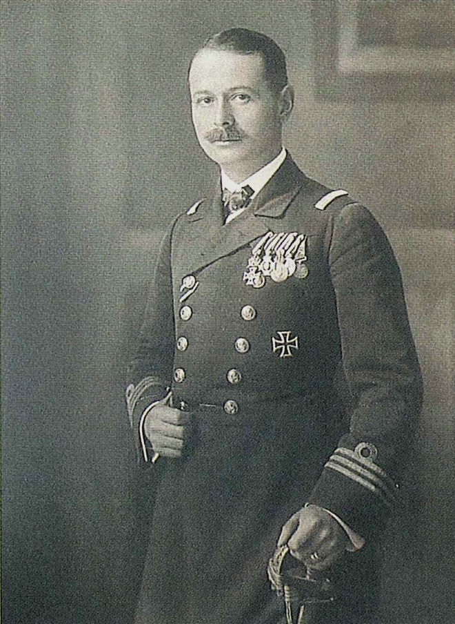Georg von Trapp, a K. und K. haditengerészet büszkesége.