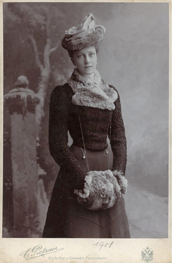 Elizabeth Maria Henriette Stephanie Gisela of Austria, vagyis magyarul: Erzsi. (1883-1963)