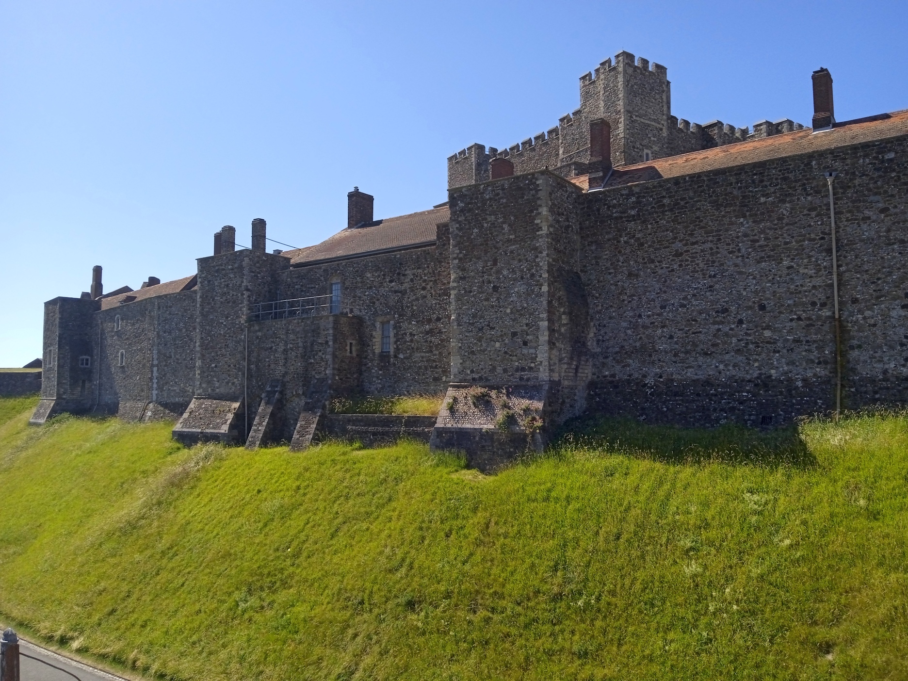 A külső vár nyugati falai.
