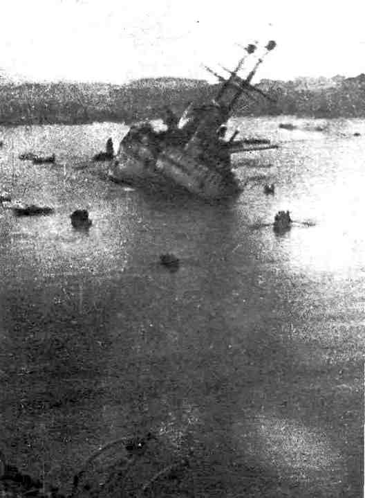 A csatahajó süllyedéséről készült egyetlen fényképfelvétel. A kép valószínűleg a Tegetthoff-ról készült.