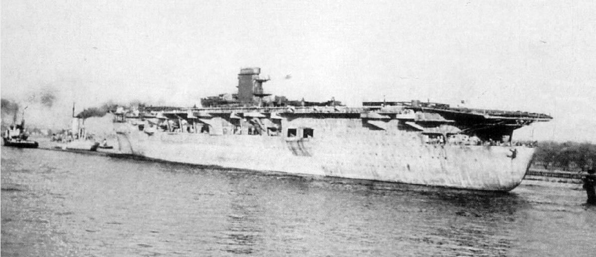 Az építkezés végleges abbahagyása után, 1943 áprilisában, a Graf Zepplint kivontatják Kielből.