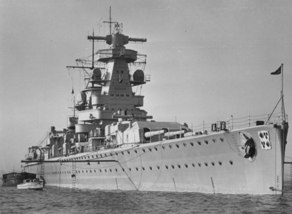 A Graf Spee spanyol vizeken, a háború előtt.