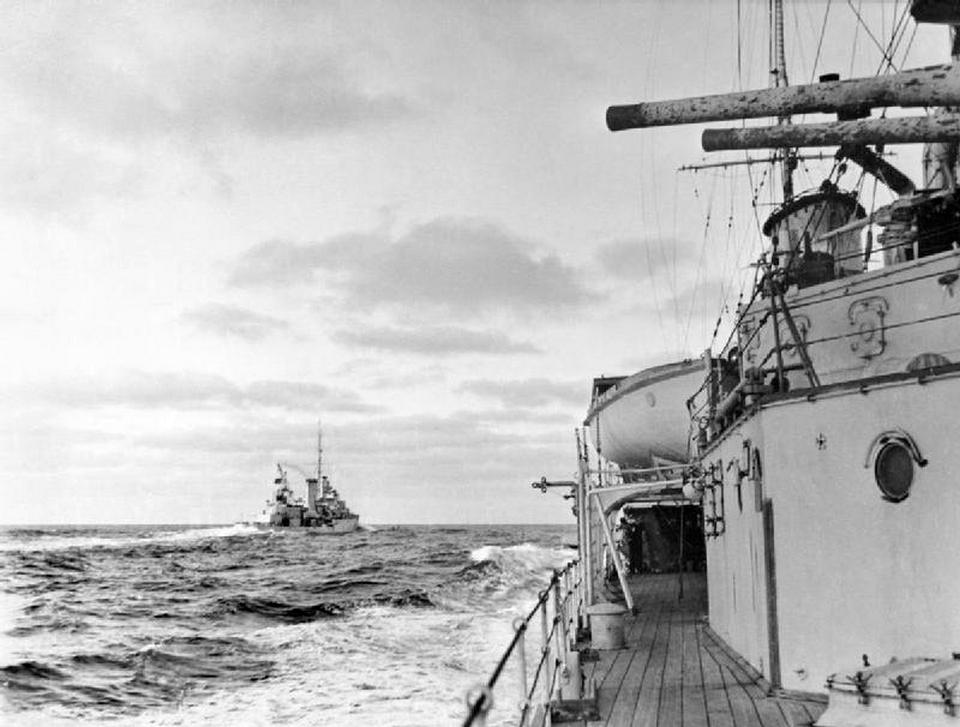 Az angol könnyűcirkálók csata közben.