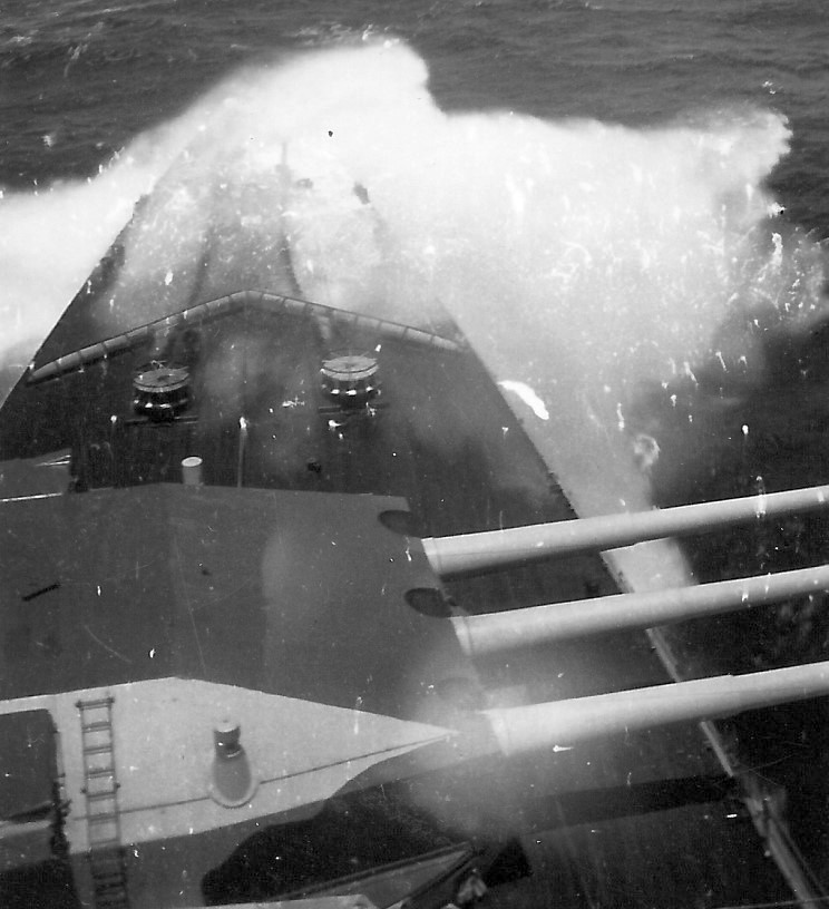 A Graf Spee elülső lövegtornya.