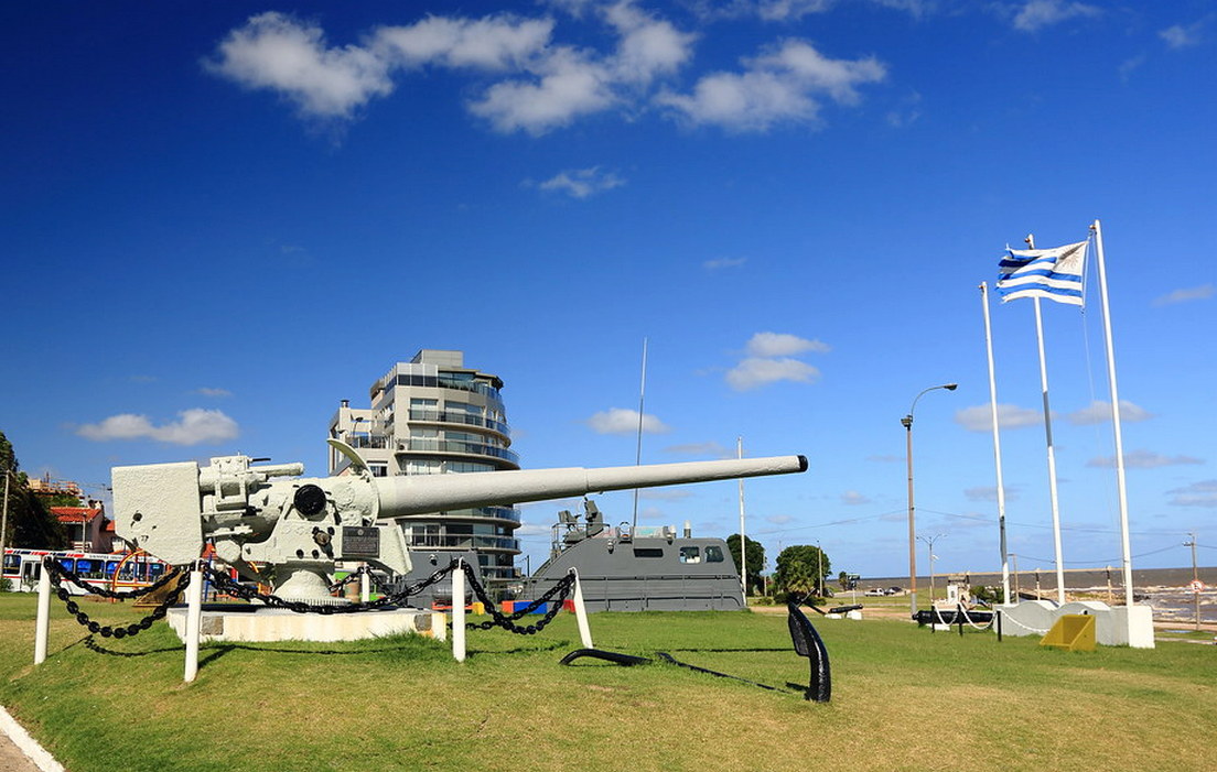 A Graf Spee egyik 15 centis ágyúja Montevideóban.