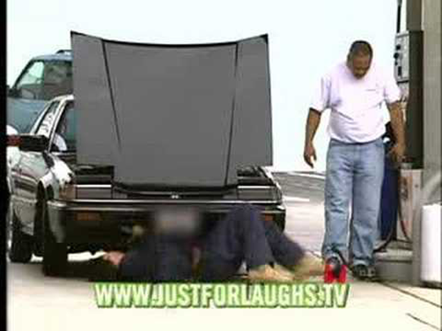 Just For Laugh - Fool service station
