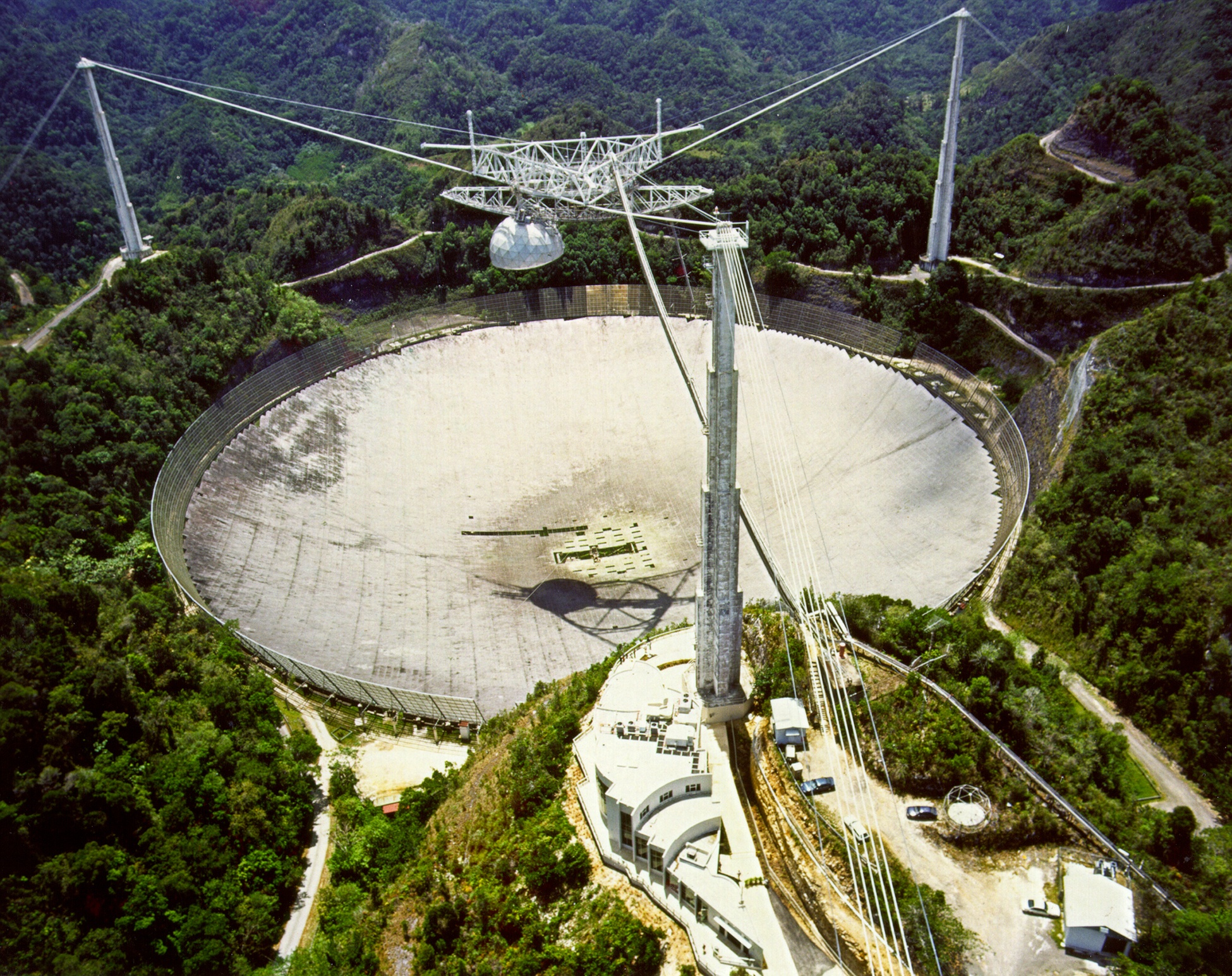 Arecibo_Observatory_Aerial_View.jpg