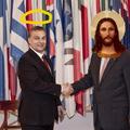 kézfogás: Orbán Viktor + Jézus