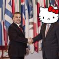kézfogás: Orbán Viktor + Hello Kitty