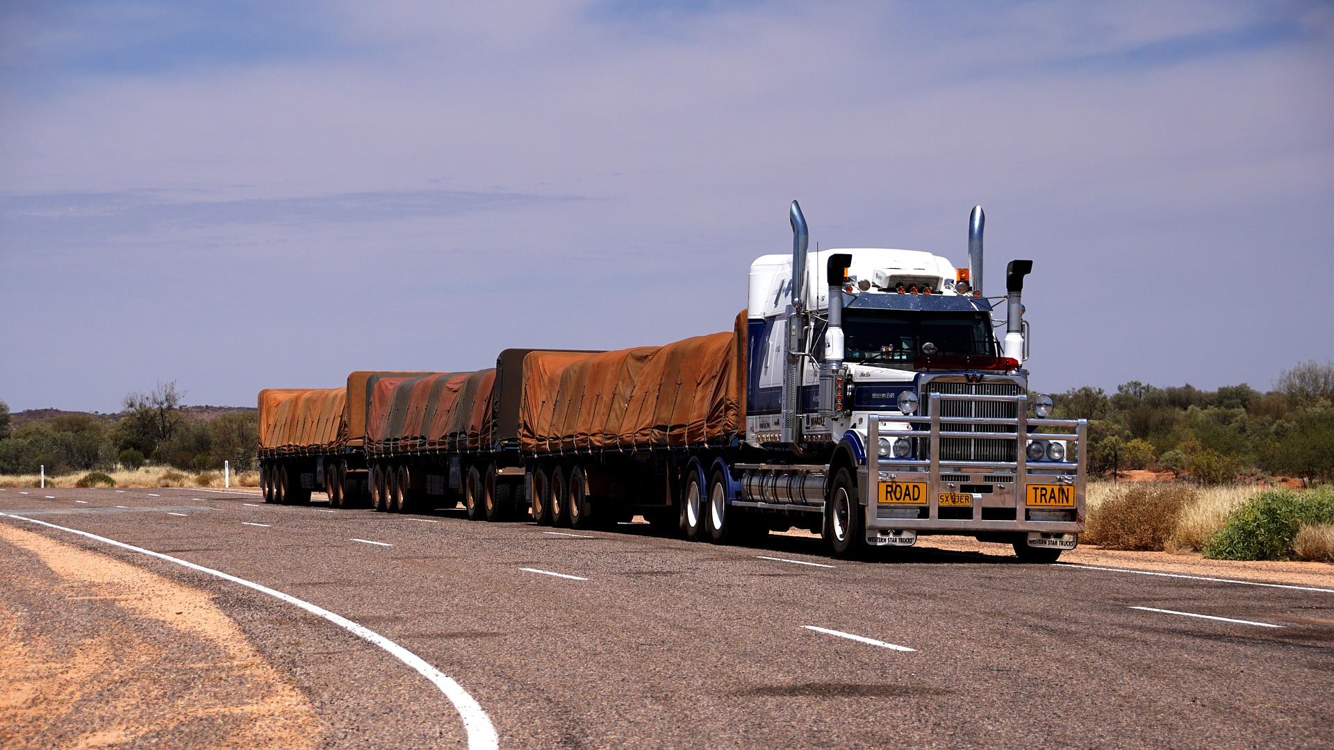 road-train-1185254_1920.jpg