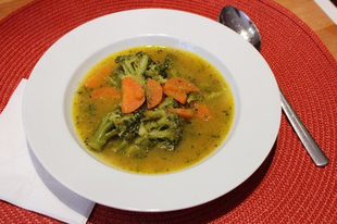 Brokkoli-sárgarépa leves