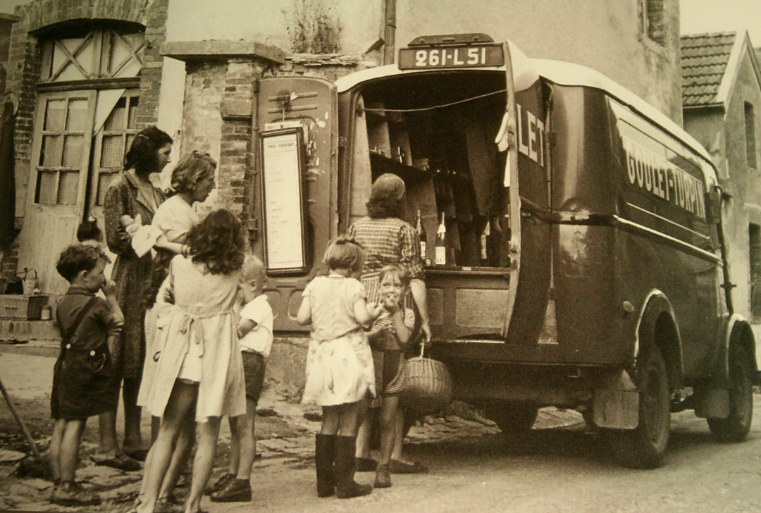 1950s-french-wine-selling-truck.jpg