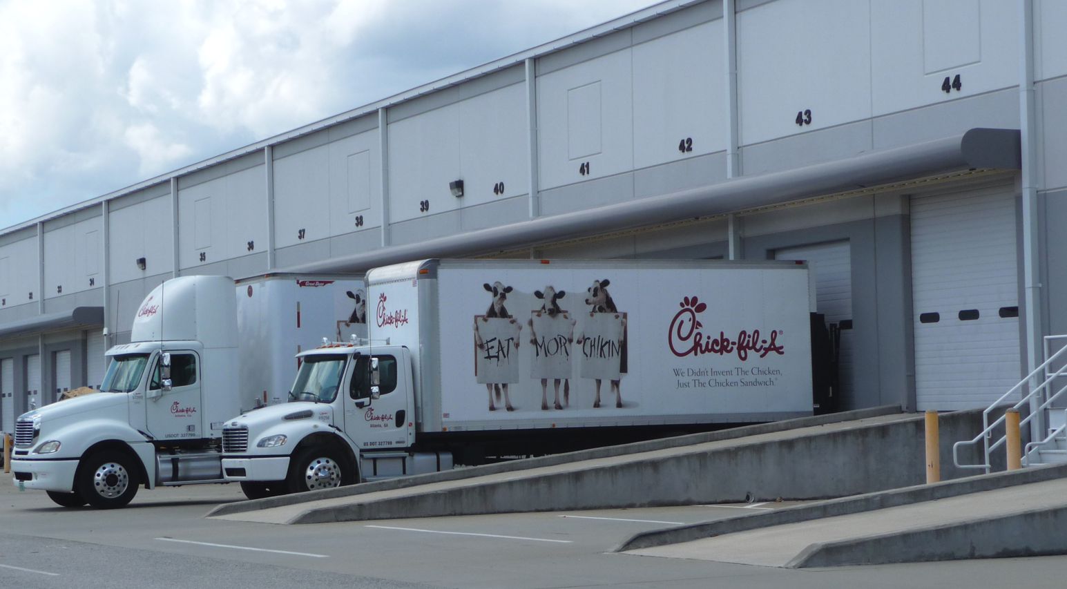 Chick-fil-A_truck_at_Airport_West_Distribution_Center.JPG